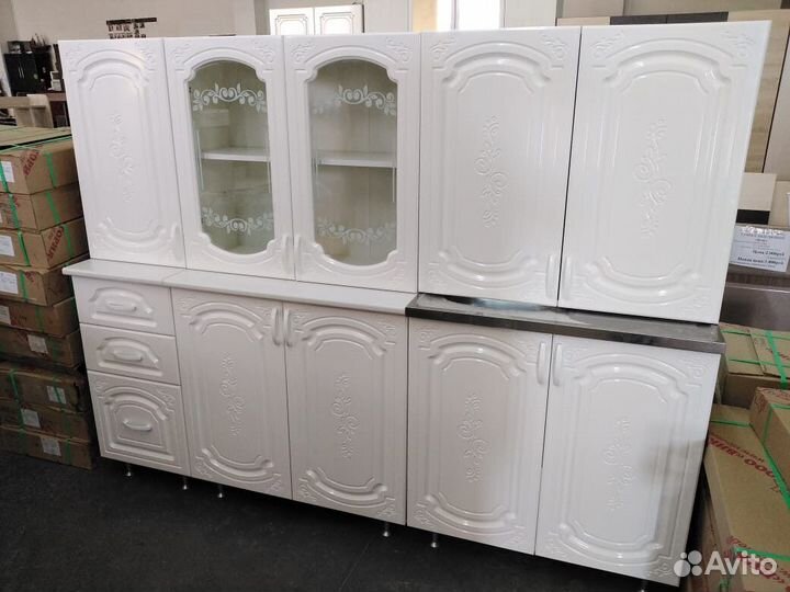 Кухня с буфетами