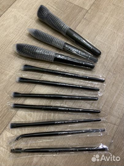 Кисти для макияжа zoreya