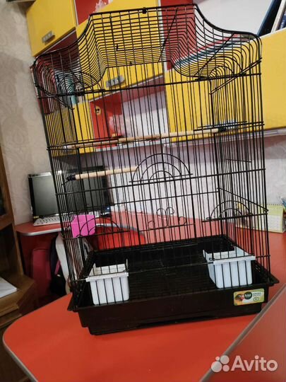 Продам клетку для среднего попугая