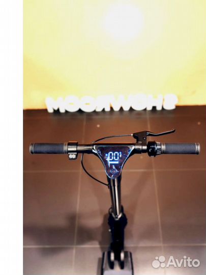 Электросамокат в магазине