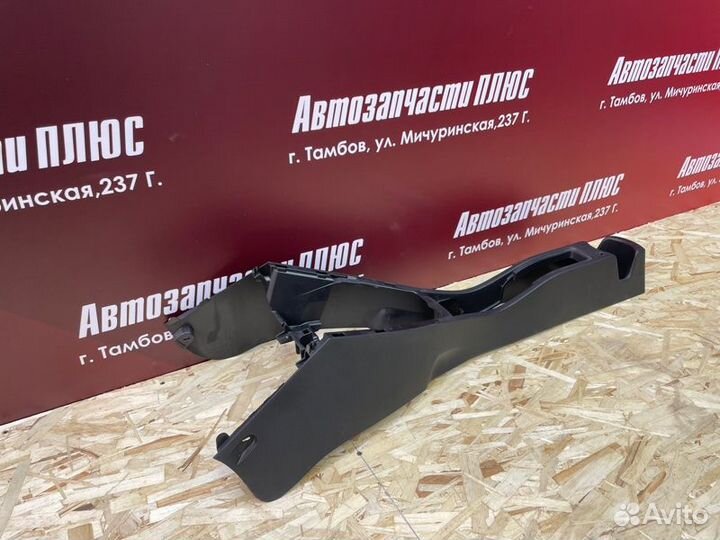 Консоль между сидений LADA X-Ray Cross