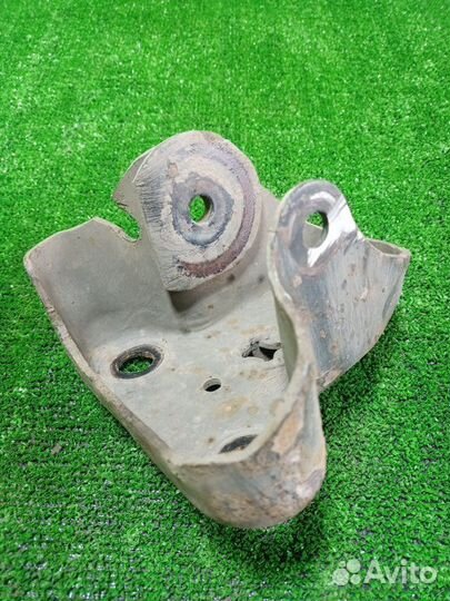 Крепление балки подвески заднее левое Ford Фьюжн