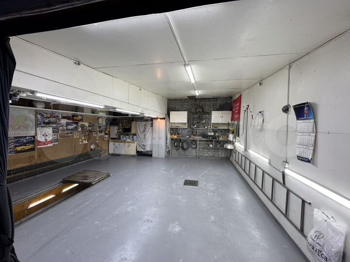 Гараж, > 30 м²