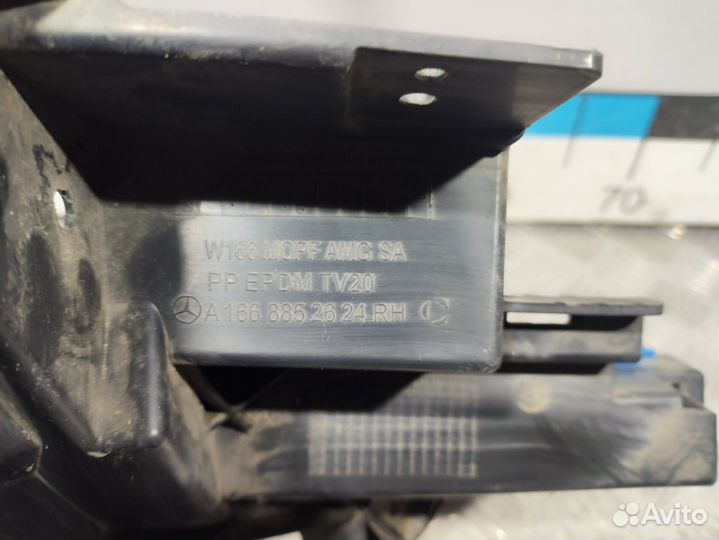 Б/У Кронштейн переднего бампера правый Merc#001