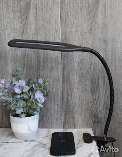 Лампа настольная новая