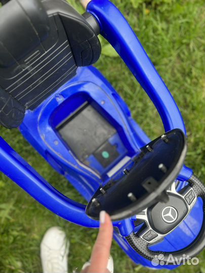 Машинка-каталка толокар Mersedes AMG