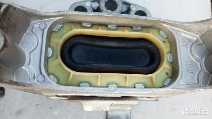 Опора двигателя правая Chevrolet Cruze 2012