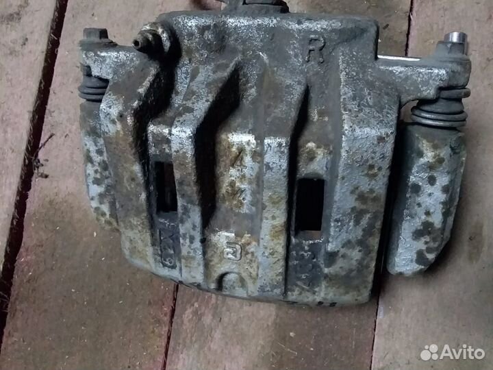 Суппорт передний правый Honda Accord 8 2.4л