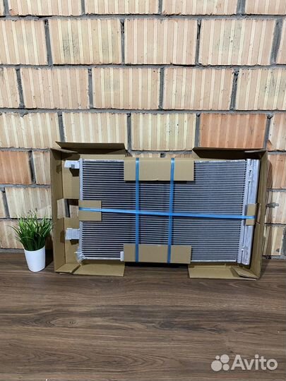 Радиатор кондиционера Jaguar XE XF F-pace