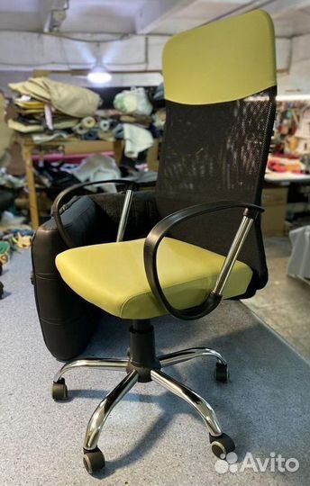 Офисное кресло