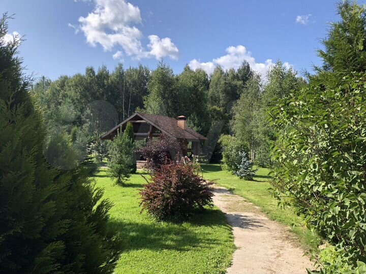 Дом 285 м² на участке 2 га