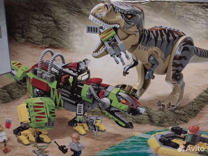 Конструктор Bela Бой динозавров 740 деталей