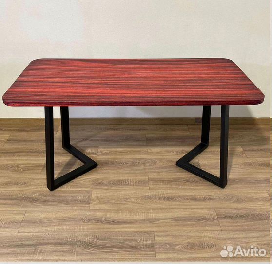 Компьютерный стол 'Unfortunate Attraction'