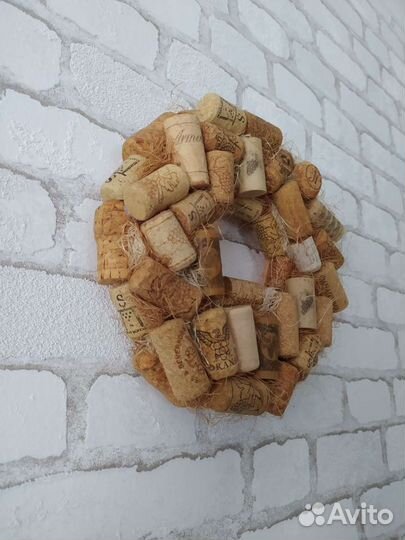 Венок из винных пробок