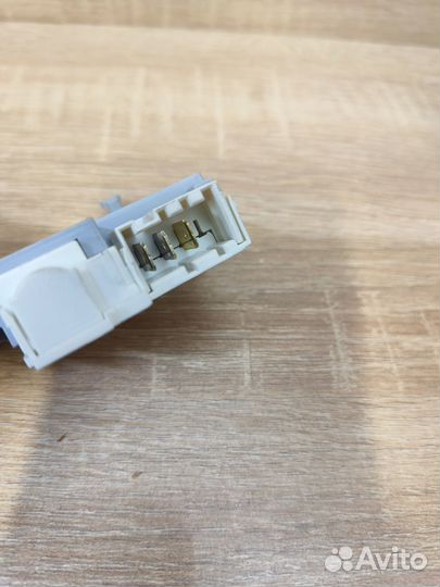 Замок люка стиральной машины Indesit Ariston