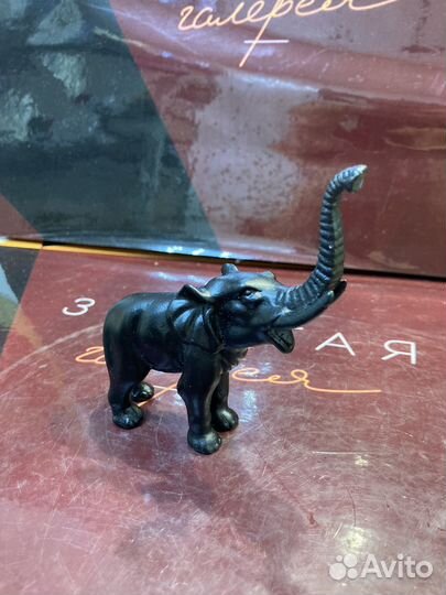 Статуэтка Касли Слон