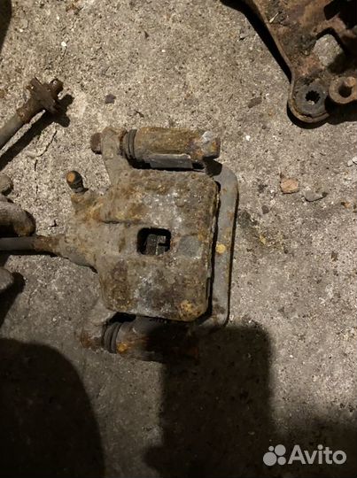 Суппорт задний Mitsubishi Galant 6