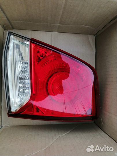 Фонарь правый внутренний Toyota LC200