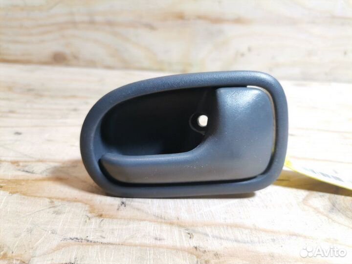 Ручка двери внутренняя передняя правая Mazda