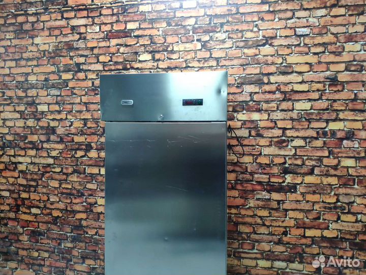 Холодильный шкаф