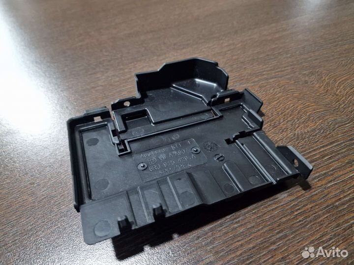 Крышка блока предохранителей VW Polo 6R0915429A