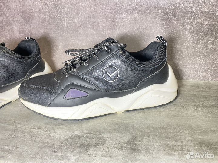 Кроссовки женские 40 размер