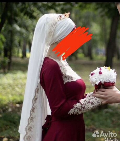 Платье на никах