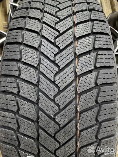 Новые.Оригинал.Land Cruiser 300 265/65r18