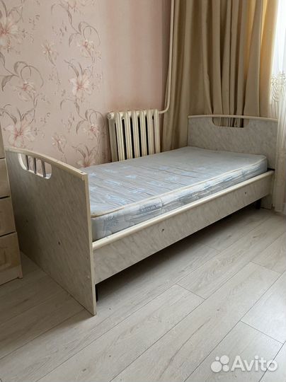 Кровать