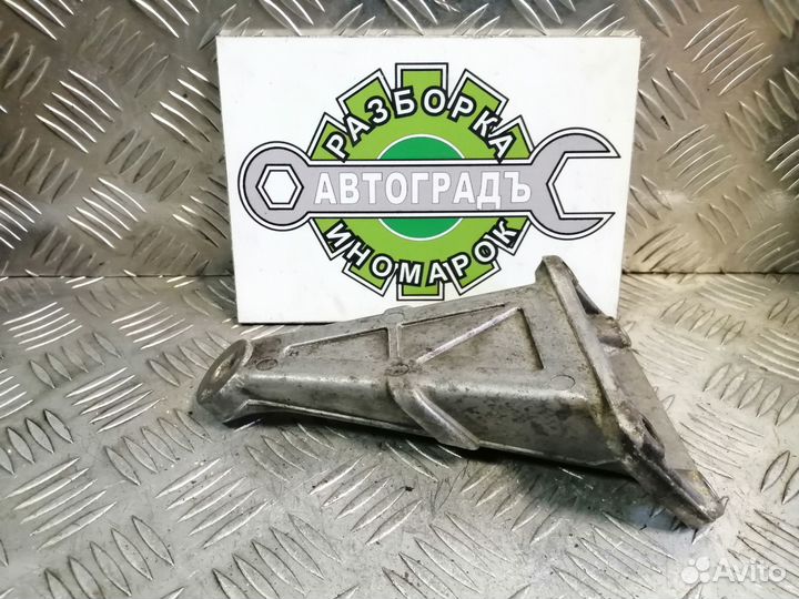 Кронштейн двигателя левый BMW 3 E30 1986г M20 B25