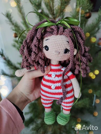 Кукла в рождественской пижаме