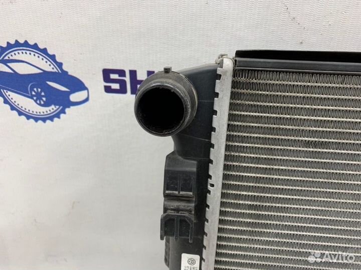 Радиатор охлаждения двигателя передний Volkswagen