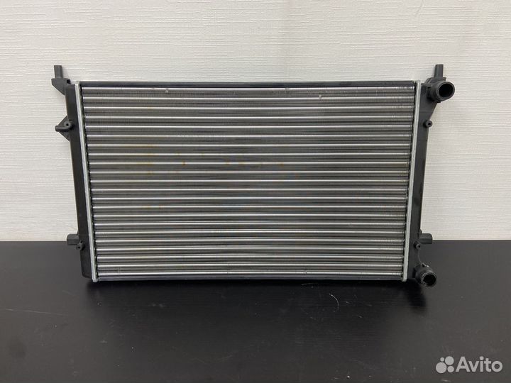Радиатор охлаждения Skoda Octavia