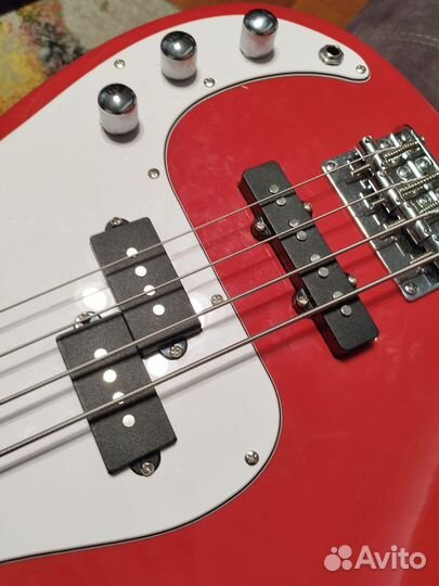 Бас-гитара homage