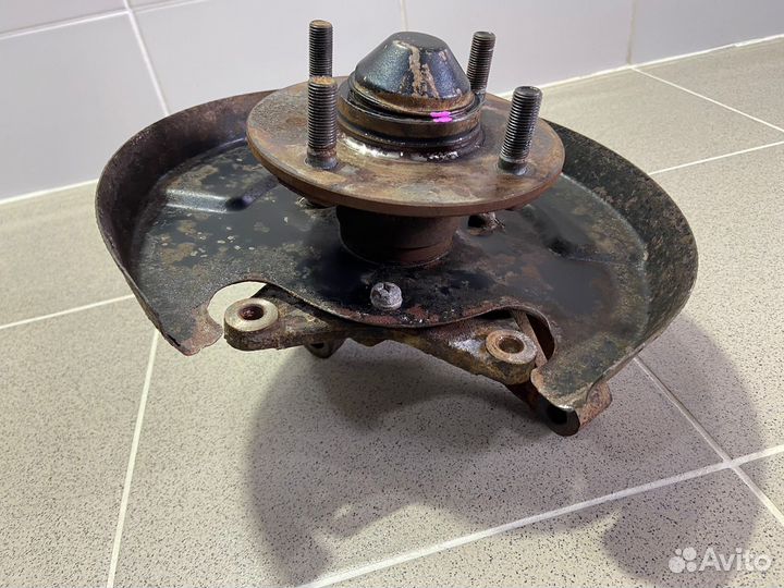 Ступица задняя правая Nissan Primera P10 1993 г