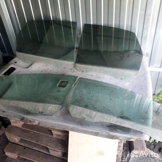 Стекло боковой двери Форд Фокус 2 седан