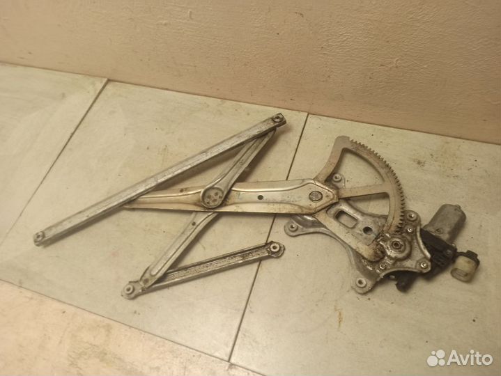 Стеклоподъемник электрический передний правый MR18