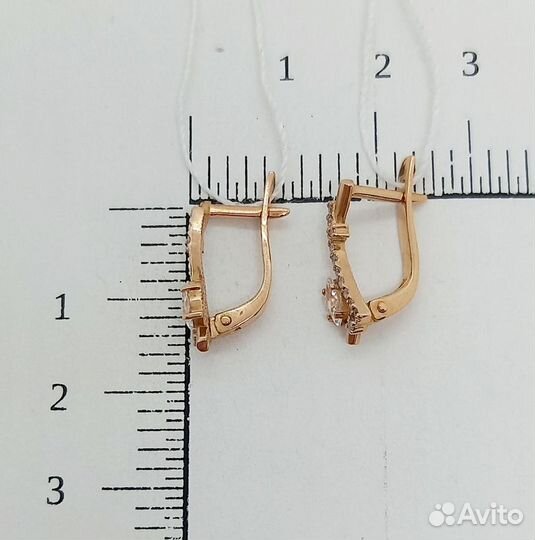 Золотые серьги с камнем