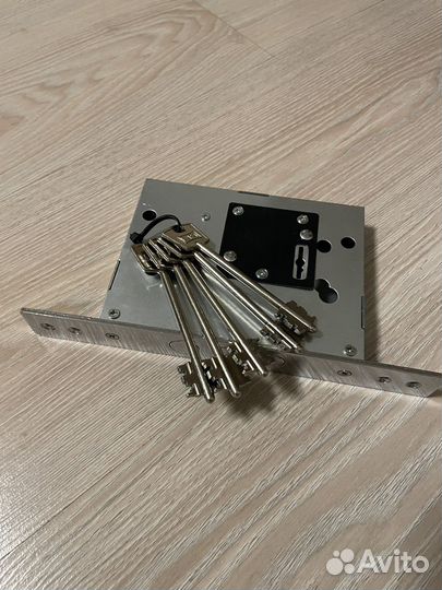 Дверной замок карат