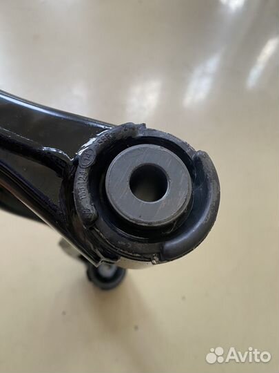 Рычаг нижний левый в сборе Range Rover LR075995