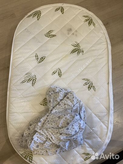 Матрас в овальную кроватку