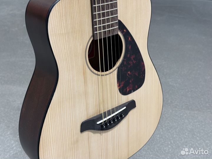 Акустическая гитара yamaha