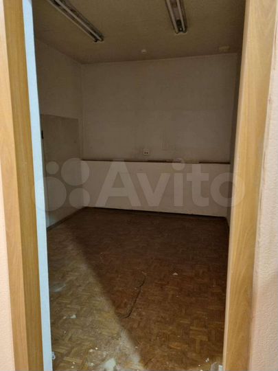 Помещение под магазин, первая линия на территории