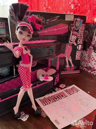 Кукла Монстер Хай Дракулаура и кровать в коробке