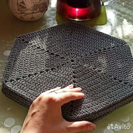 Вязанные персонники для сервировки стола