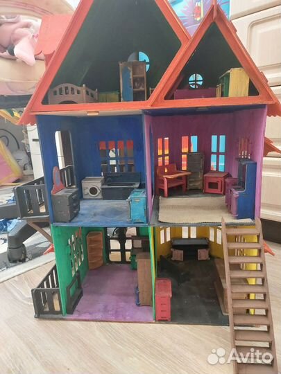 Кукольный домик с мебелью