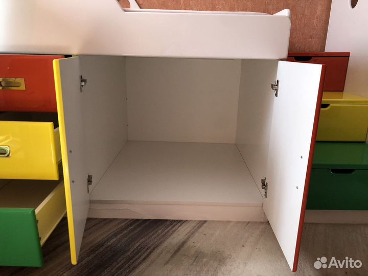 Детская кровать чердак со столом и шкафом