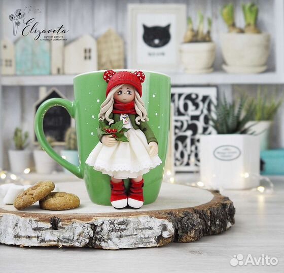 Кружка с декором из полимерной глины Куколка