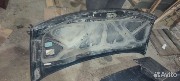 Капот Nissan Elgrand E50