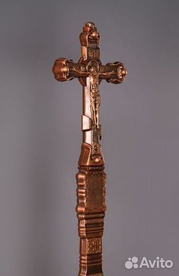 Крест могильный каменный с цветником